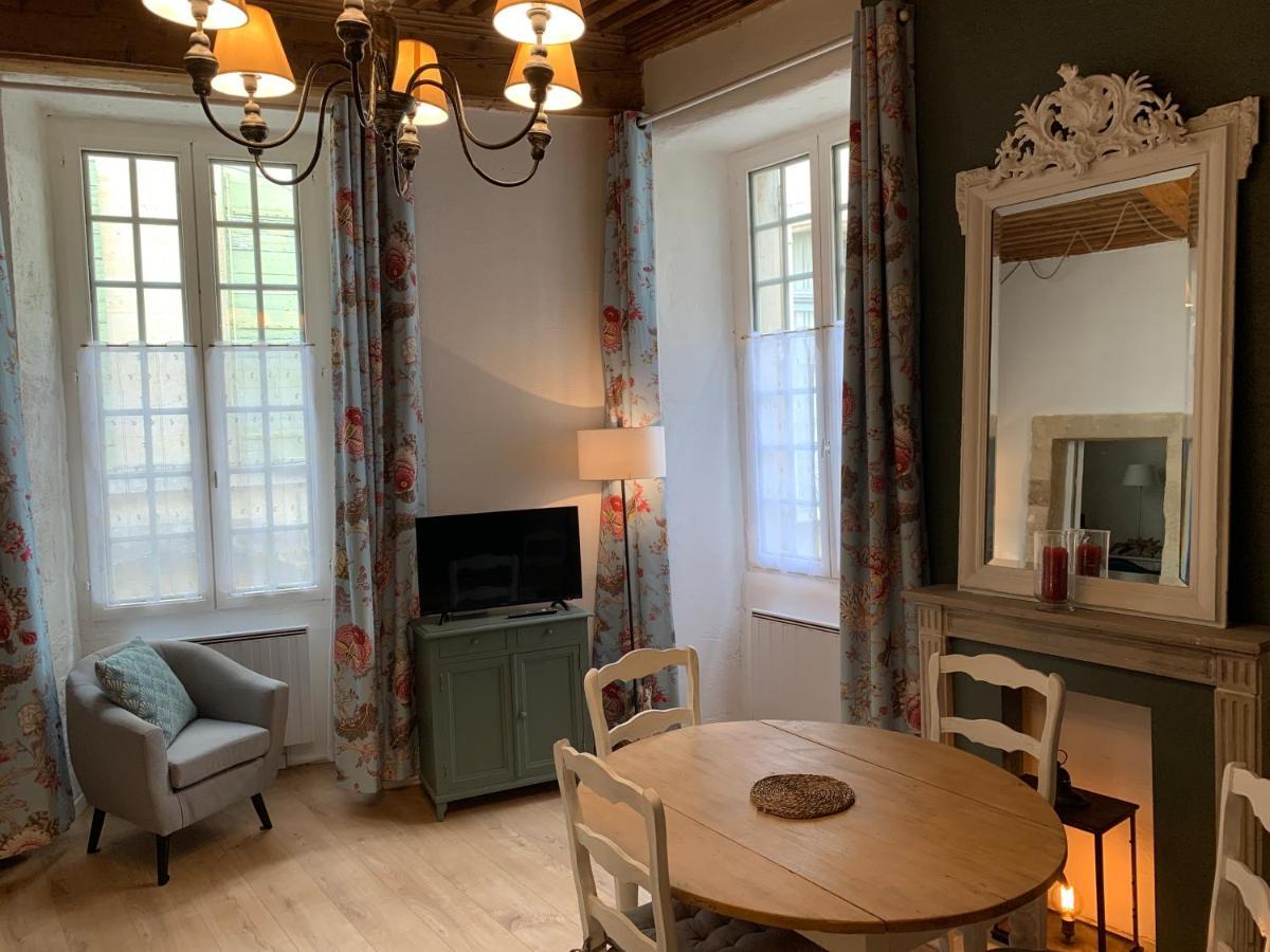 Appartement De Charme Dans Le Coeur Historique D'위제 외부 사진