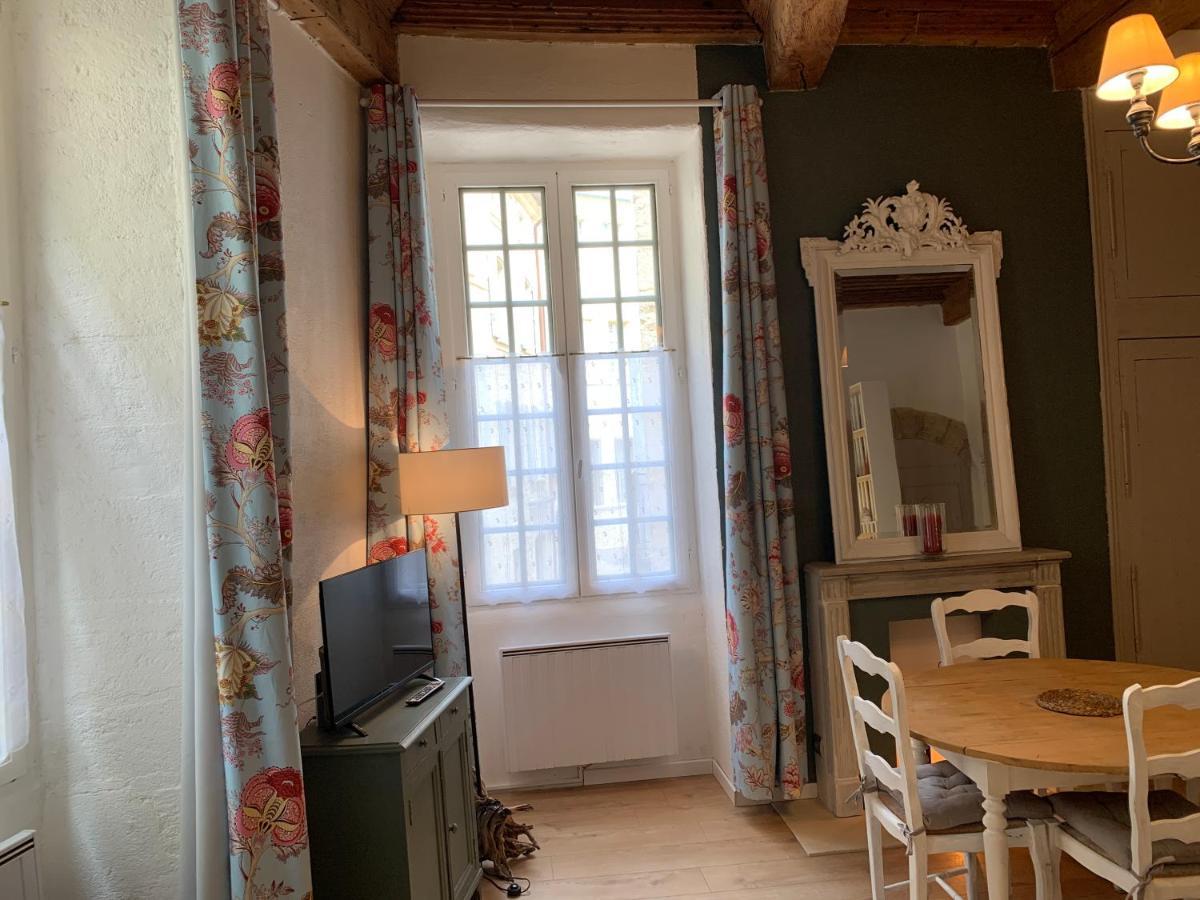 Appartement De Charme Dans Le Coeur Historique D'위제 외부 사진