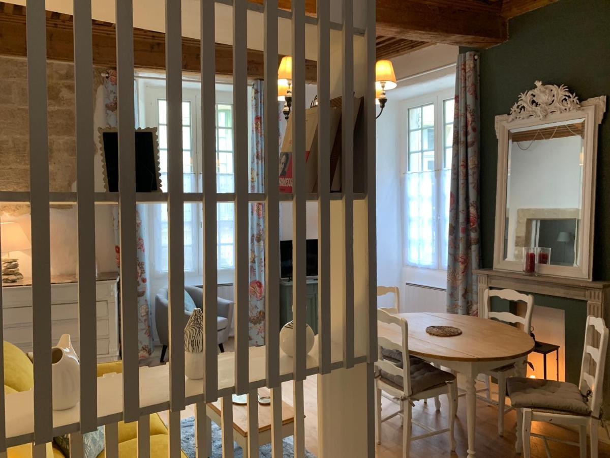 Appartement De Charme Dans Le Coeur Historique D'위제 외부 사진