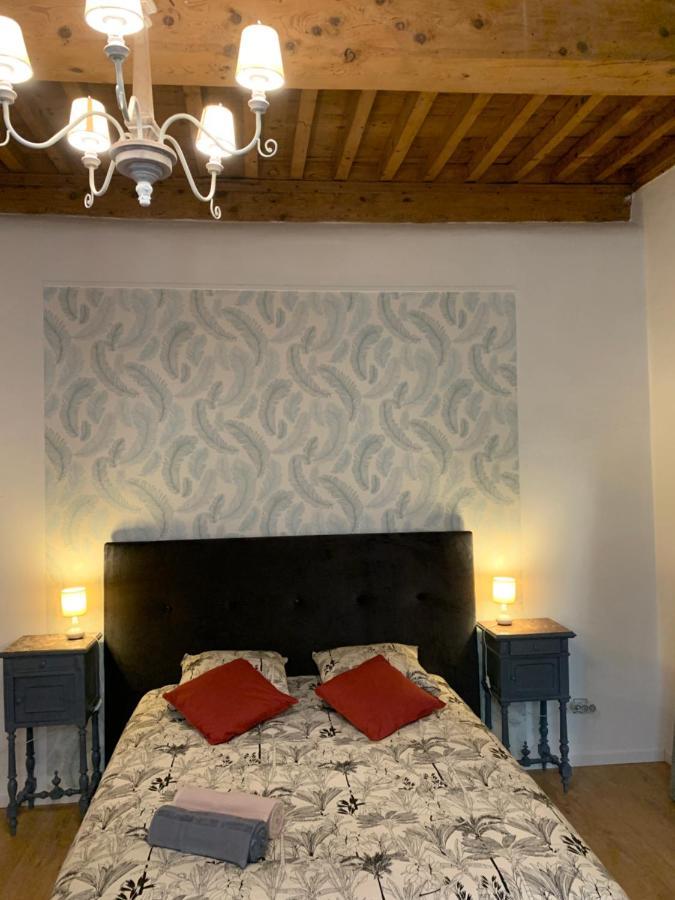 Appartement De Charme Dans Le Coeur Historique D'위제 외부 사진