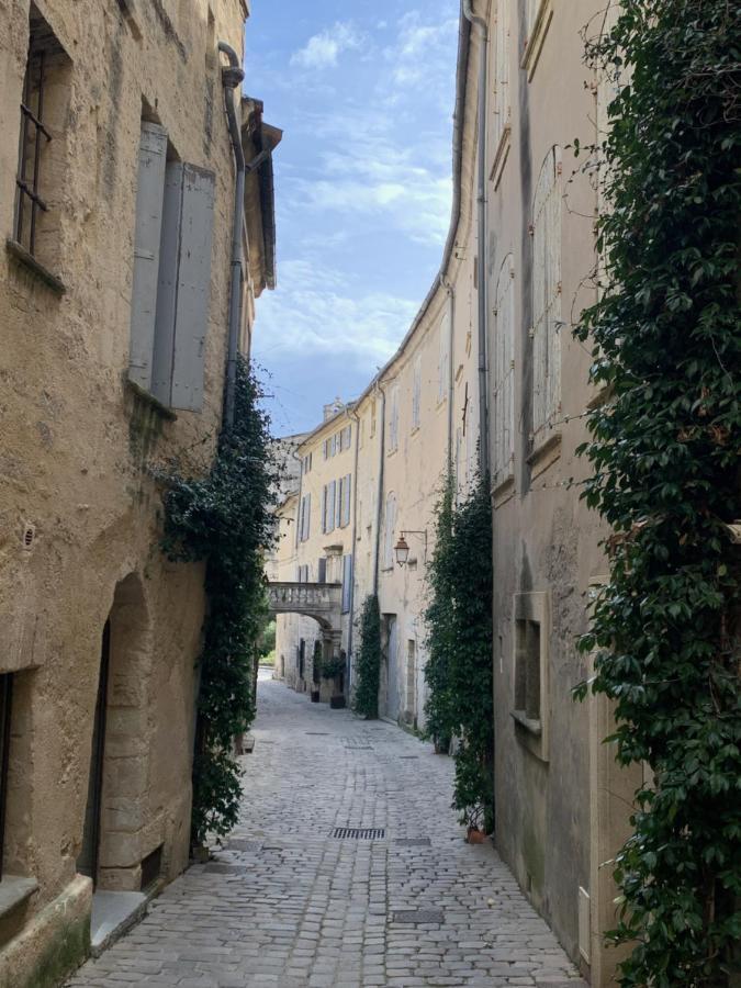 Appartement De Charme Dans Le Coeur Historique D'위제 외부 사진