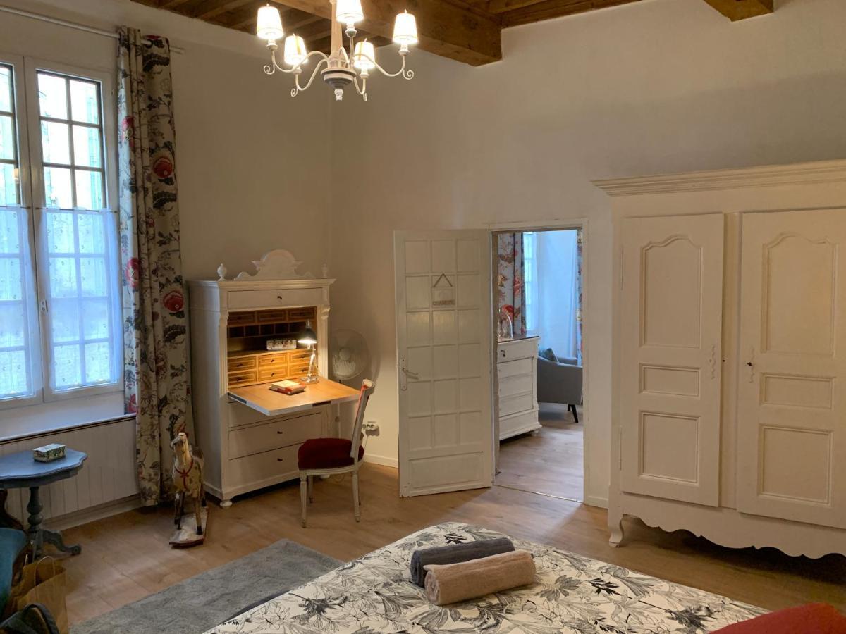 Appartement De Charme Dans Le Coeur Historique D'위제 외부 사진