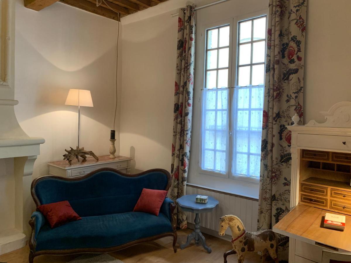 Appartement De Charme Dans Le Coeur Historique D'위제 외부 사진