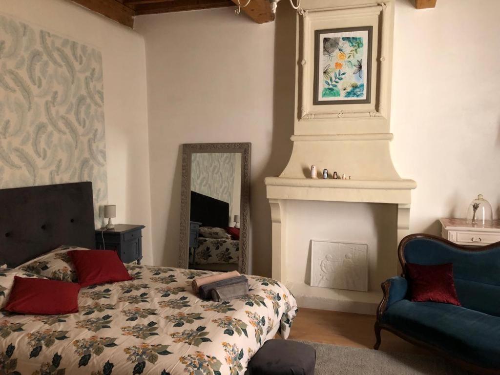 Appartement De Charme Dans Le Coeur Historique D'위제 외부 사진